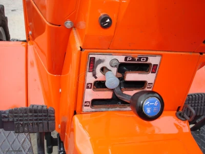 KUBOTA L1 235 - Image 14